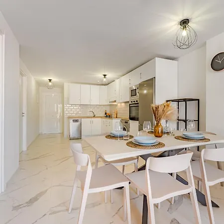 Apartamento 2 Bdr Charming In Christianos *